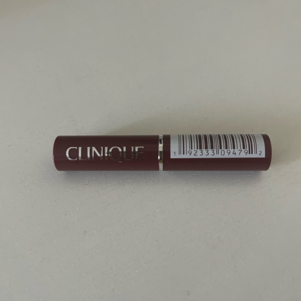 Clinique Red Lipstick Black Honey - Picture 2 of 3
